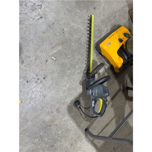 Electric hedge trimmer