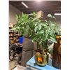 Image 1 : Artificial plant