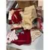 Image 1 : Linens and lace