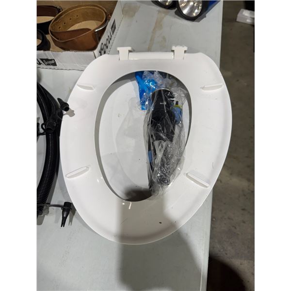 Toilet seat