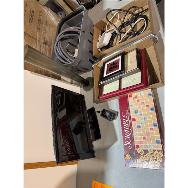 Hose Apple TV item, Scrabble, etc.