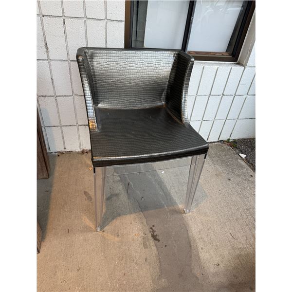Accent chair