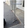 Image 1 : Clothing rack