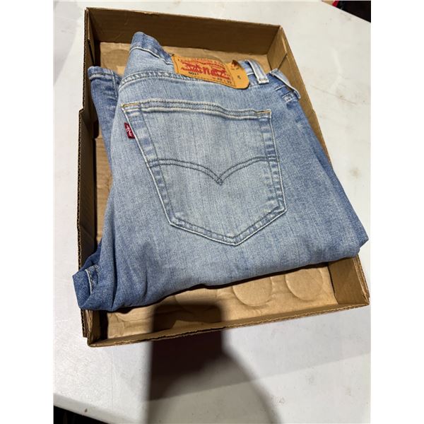 Levi's jeans 33/32