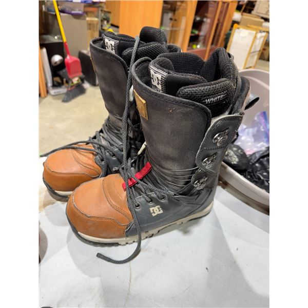 Snowboard boots, DC size 9.5