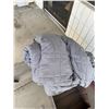 Image 1 : Weighted blanket
