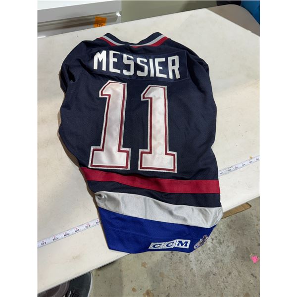 Canucks Messier jersey