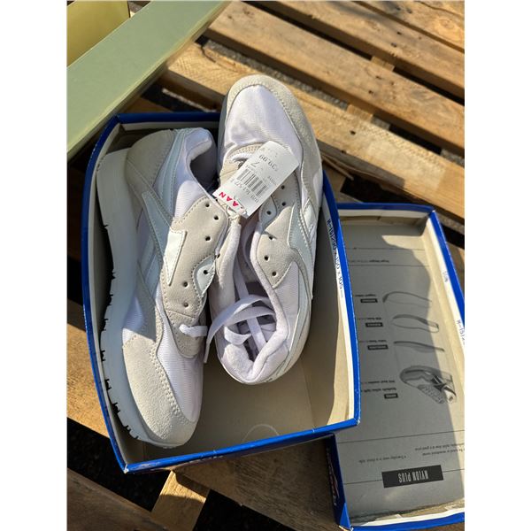 Shoes size 7