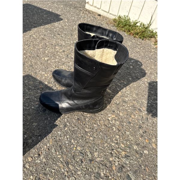 Boots size 7