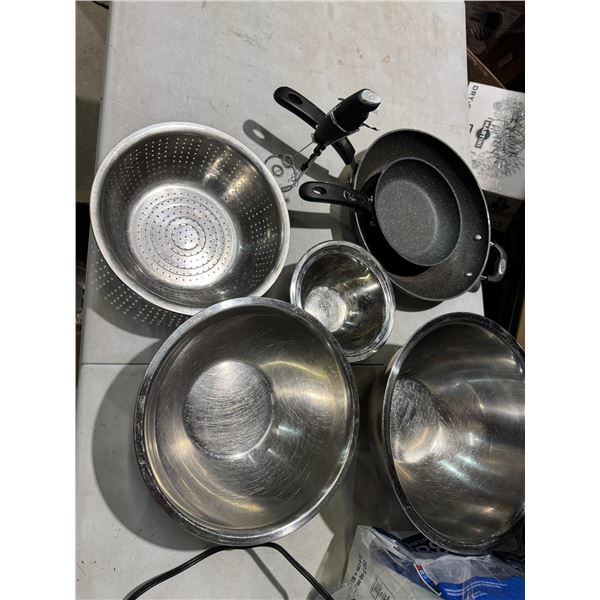Kitchen items, mixing bowls, pans, et