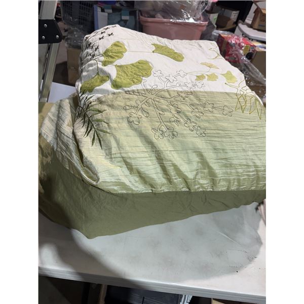 Queen size comforter