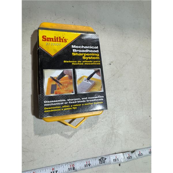 Mechanical broadhead sharpening system