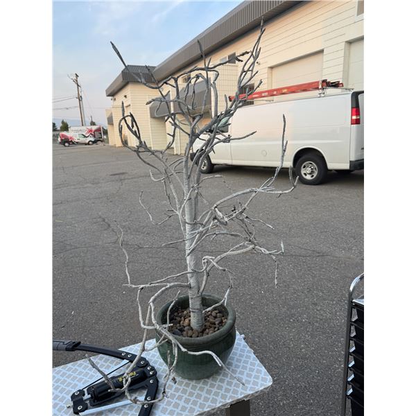 Artificial tree decor