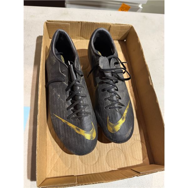 Nike cleats size 11 1/2