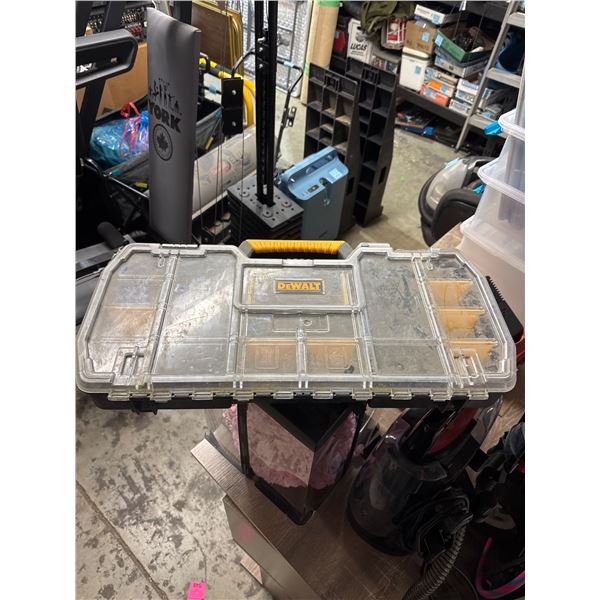 DeWalt organize