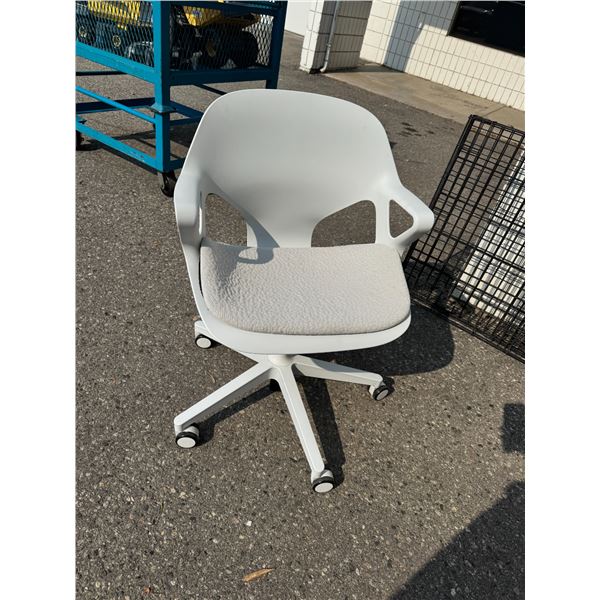 Office rolling chair adjustable