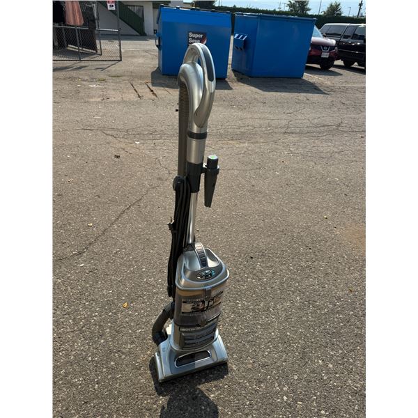 Shark Navigator Lift Deluxe. Powers on, untested.