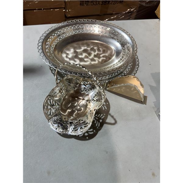 Serving items and napkin holder