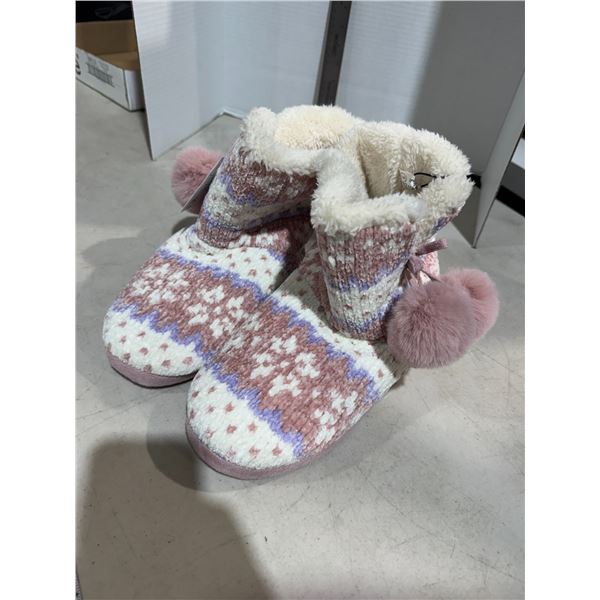 NWT slippers size 7/8