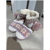 Image 1 : NWT slippers size 7/8