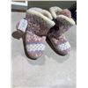 Image 1 : NWT slippers size 5/6