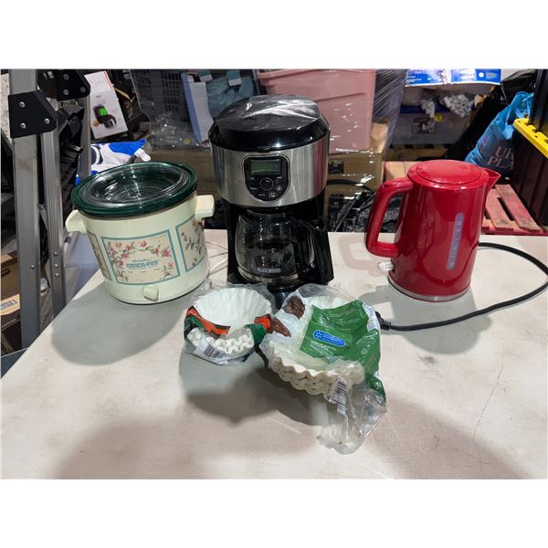 Small kitchen appliances, crockpot, coffee, makers, and filter filters
