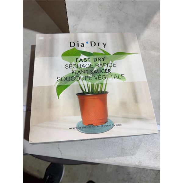 Fast, dry, plant, saucers, two small and large New