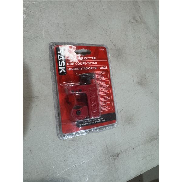 Mini tube cutter