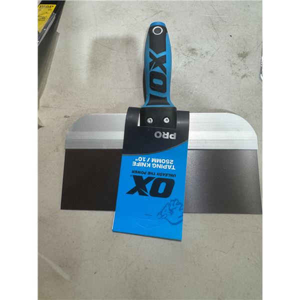 New taping knife, 10 inch