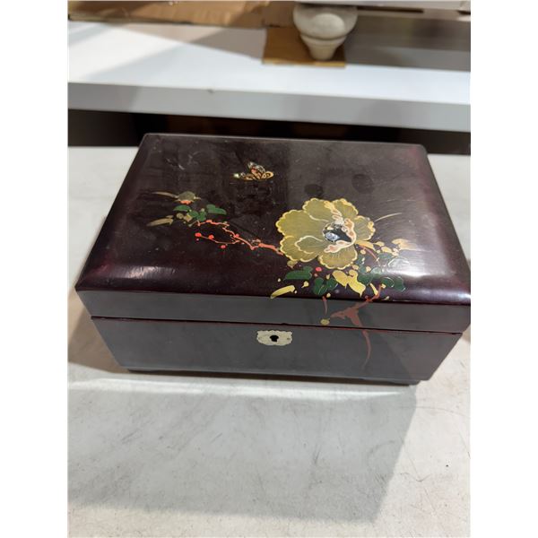 Musical jewelry box