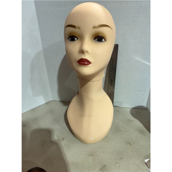 Mannequin head