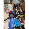 Image 1 : Kitchen items, utensils, etc.