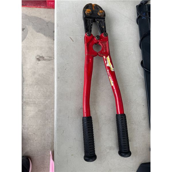 Bolt cutters