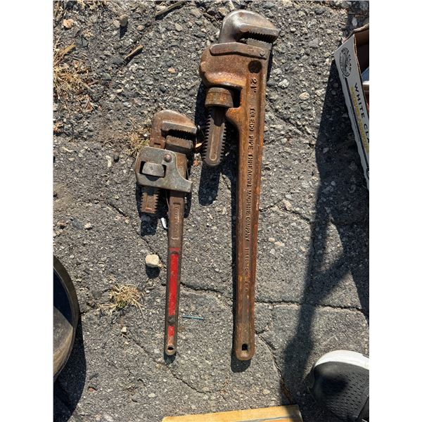 Pipe wrenches
