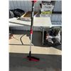 Image 1 : Long snow brush