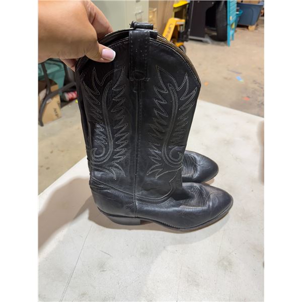 Cowboy boots size 7