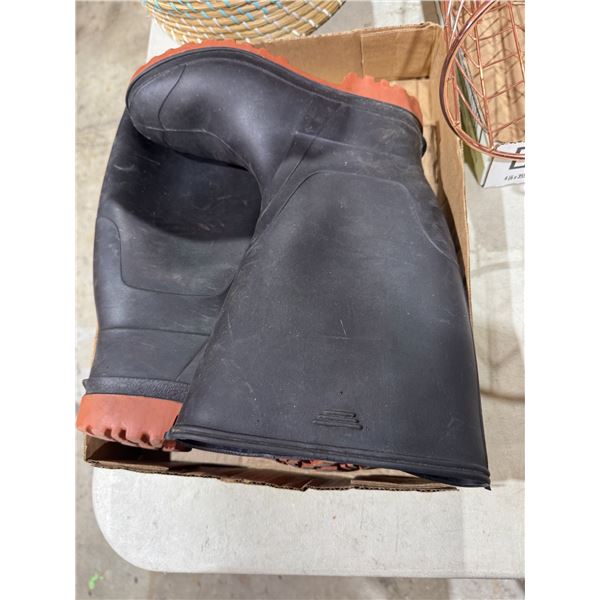 Rubber boots size 8