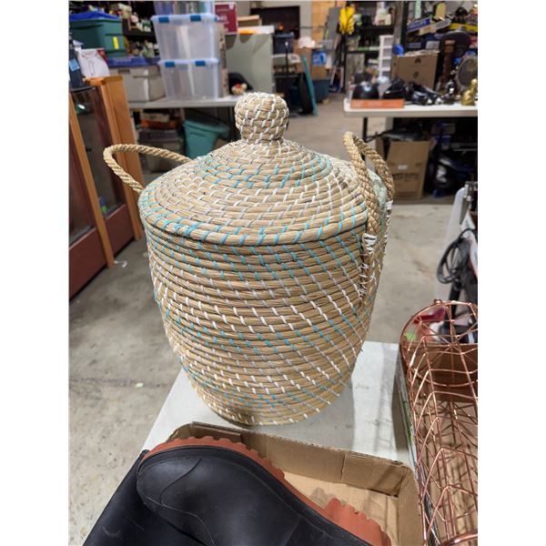 Lidded  basket