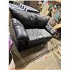 Image 1 : Leather loveseat