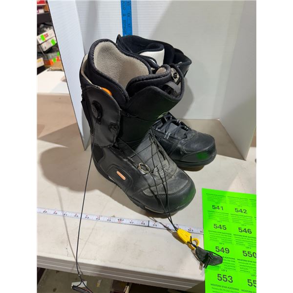 Burton snowboard boots size 9.5