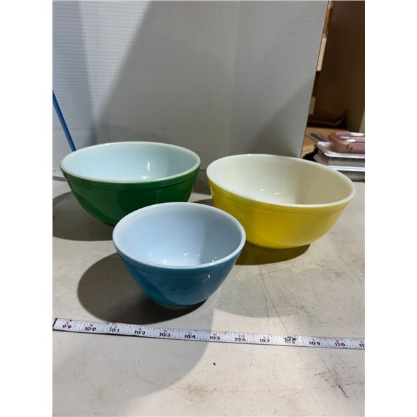 Pyrex mixing bowls