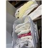 Image 1 : Linens and lace