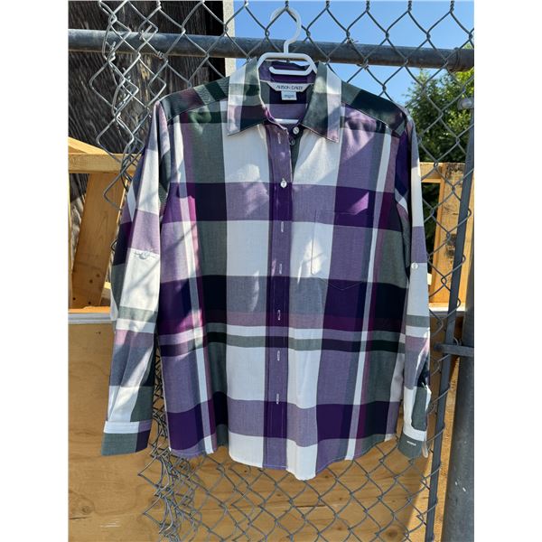 Size 10 shirt new missing tags