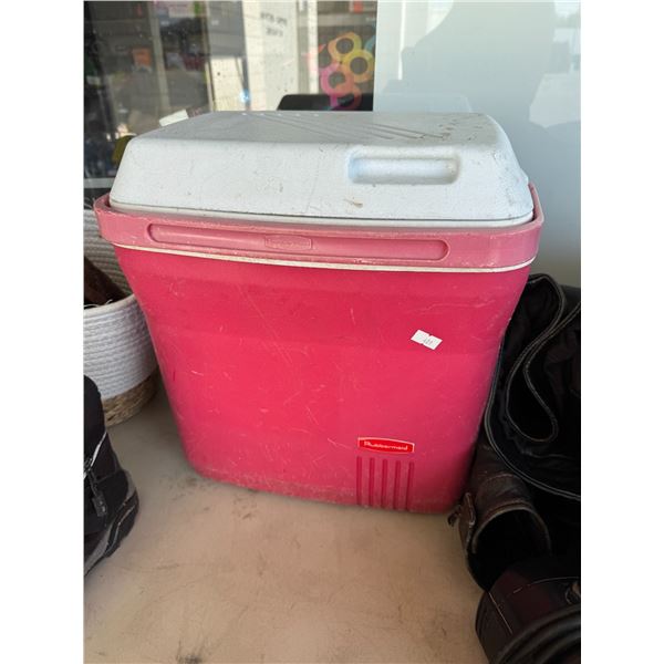 Rubbermaid cooler