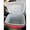 Image 2 : Rubbermaid cooler