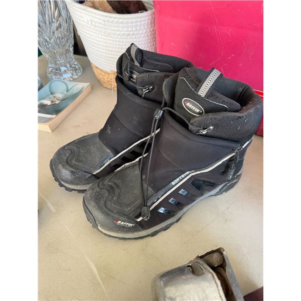 Baffin boots size 10
