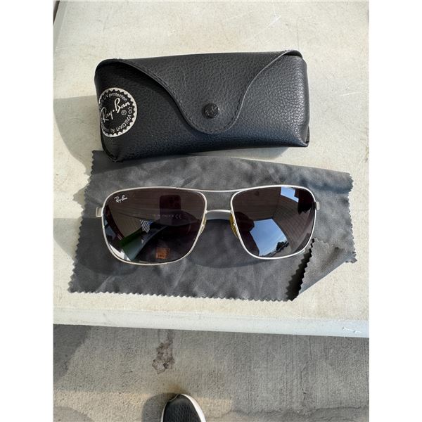 Rayban sunglasses with case