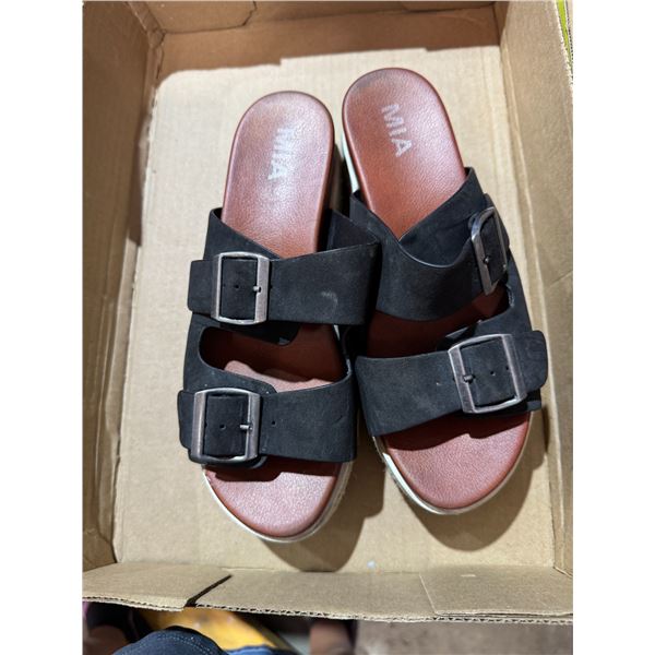 Sandals size 8