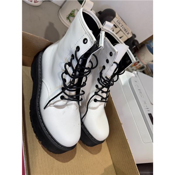 Boots size 37