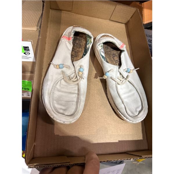 Hey dudes size 6